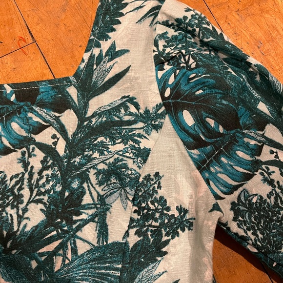 Guess Junglescape Crop Top - Picture 5 of 7